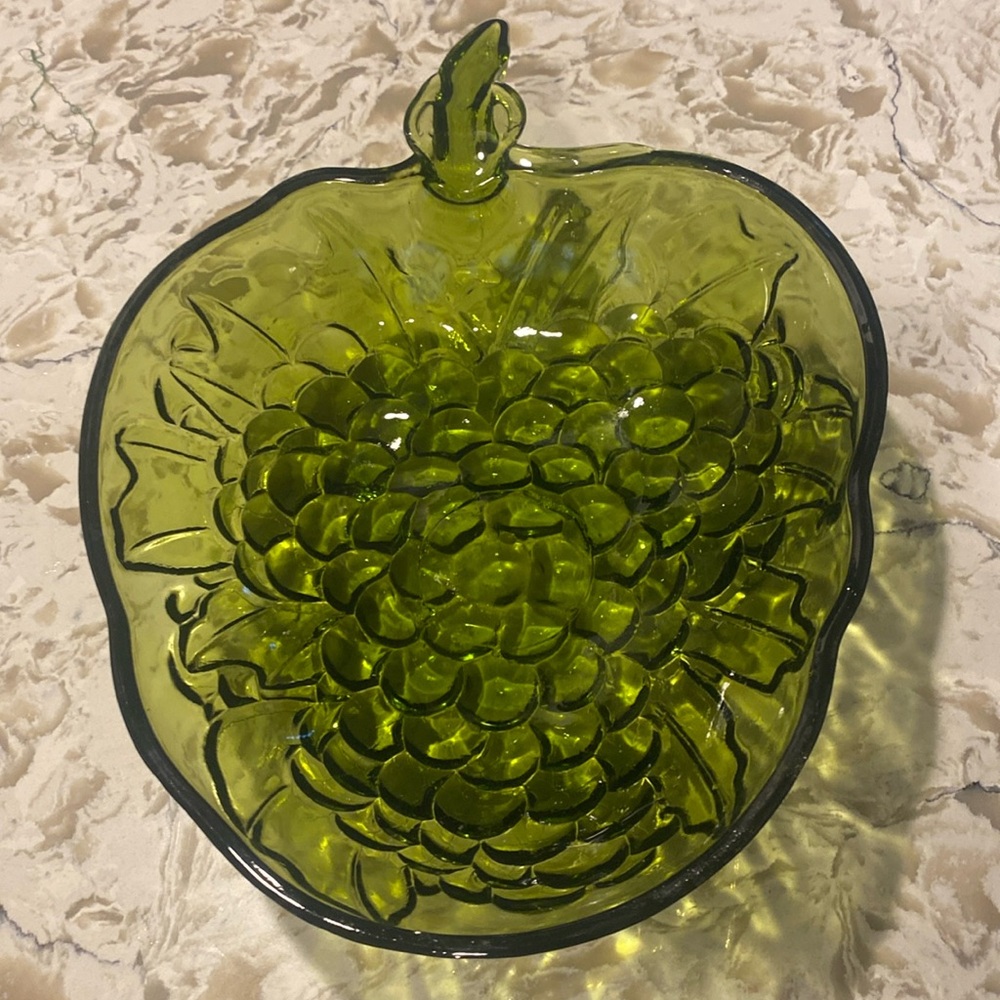 Beautiful glass Fruit bowl 9.5 x 13